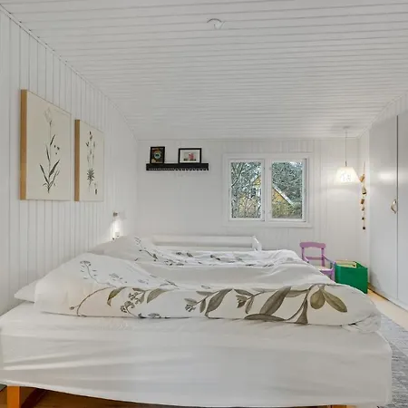 Awesome In With 3 Bedrooms And Wifi Feriehus *